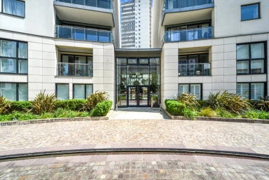 Pump House Crescent, Brentford - TW8 view 8