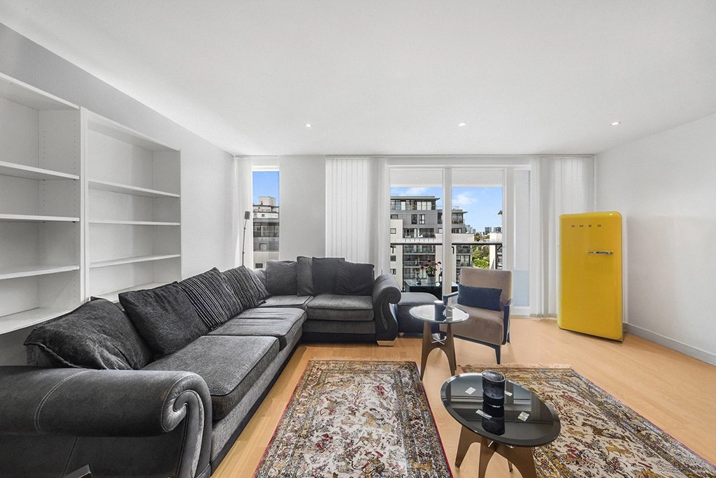 2 bedrooms apartments/flats for sale in Pump House Crescent, Brentford - TW8 view 9