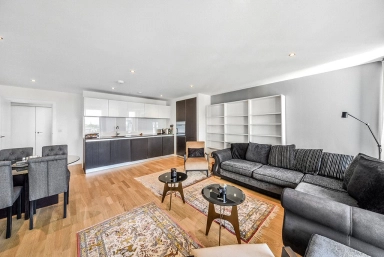 Pump House Crescent, Brentford - TW8 view 10