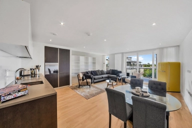 Pump House Crescent, Brentford - TW8 view 11