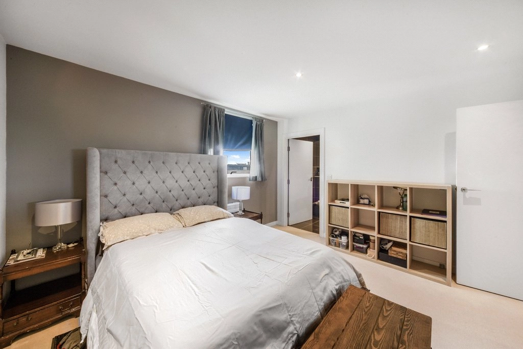 2 bedrooms apartments/flats for sale in Pump House Crescent, Brentford - TW8 view 13