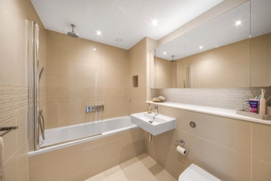 Pump House Crescent, Brentford - TW8 view 14