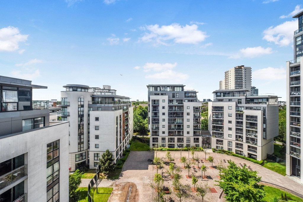 2 bedrooms apartments/flats for sale in Pump House Crescent, Brentford - TW8 view 16
