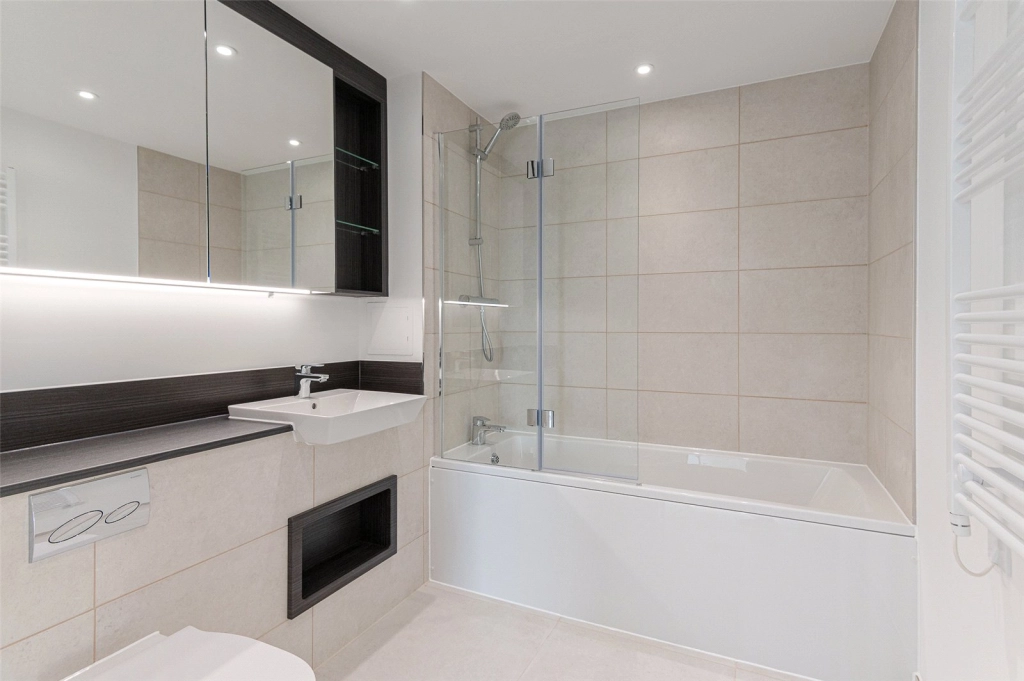 2 bedrooms apartments/flats for sale in Prince Regent Road, Hounslow - TW3 view 5