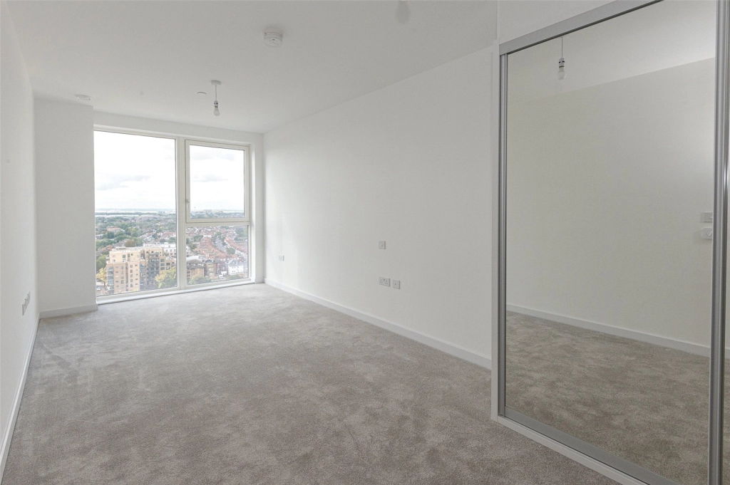 2 bedrooms apartments/flats for sale in Prince Regent Road, Hounslow - TW3 view 7