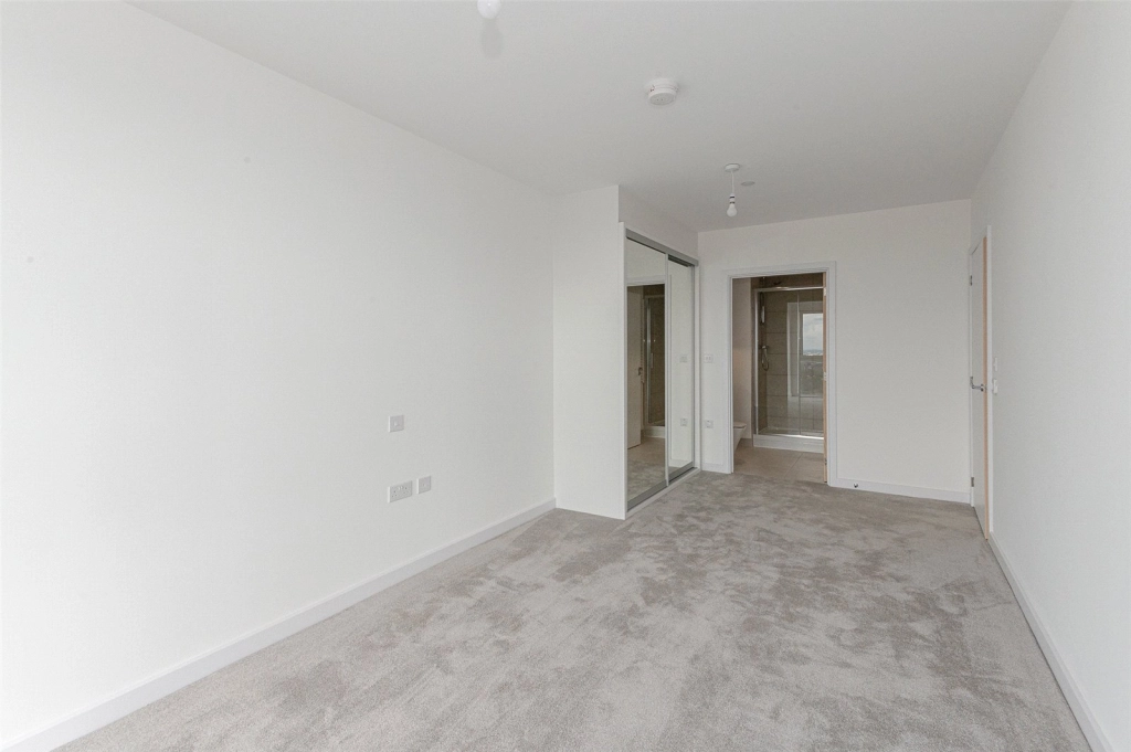 2 bedrooms apartments/flats for sale in Prince Regent Road, Hounslow - TW3 view 8