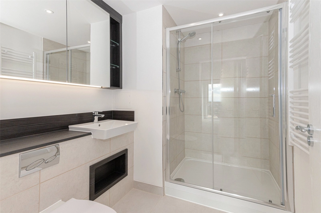 2 bedrooms apartments/flats for sale in Prince Regent Road, Hounslow - TW3 view 9