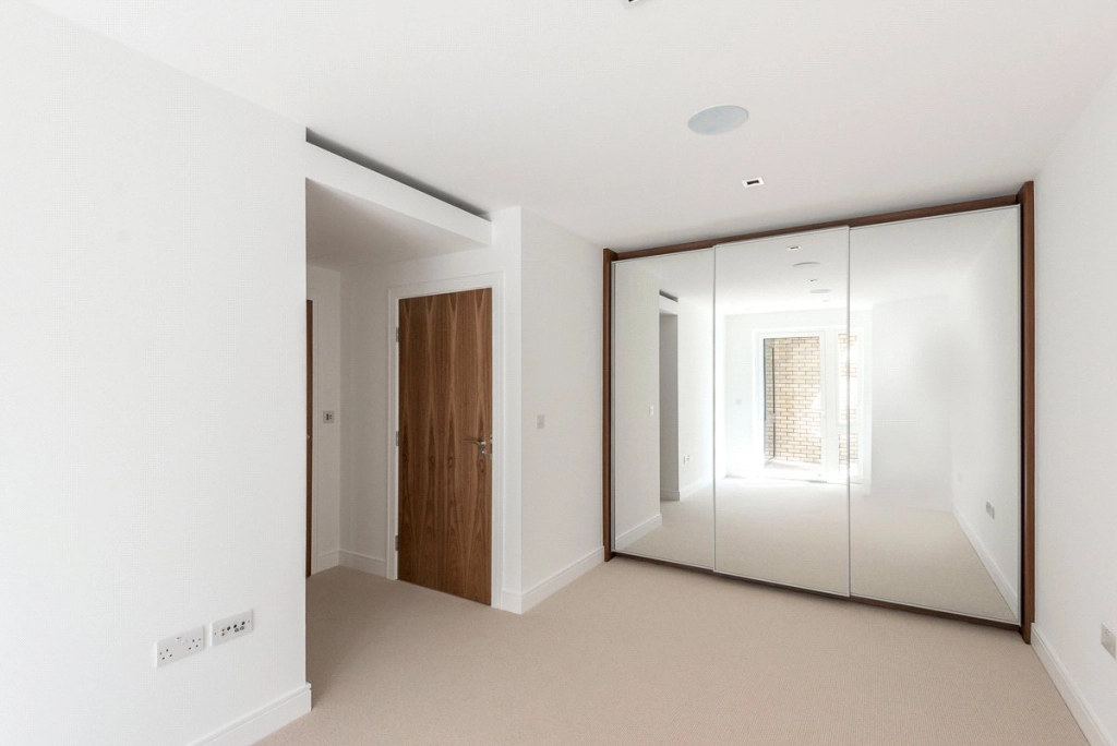 2 bedrooms apartments/flats for sale in Kew Bridge Road, Brentford - TW8 view 3