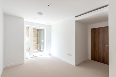 Kew Bridge Road, Brentford - TW8 view 5