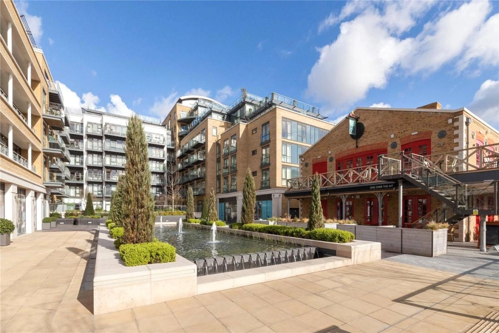 2 bedrooms apartments/flats for sale in Kew Bridge Road, Brentford - TW8 view 11