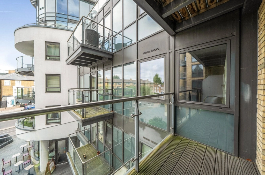 2 bedrooms apartments/flats for sale in Kew Bridge Road, Brentford - TW8 view 2