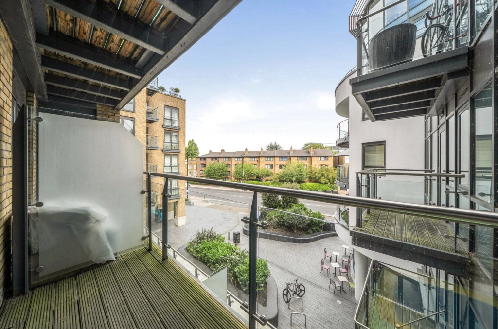 2 bedrooms apartments/flats for sale in Kew Bridge Road, Brentford - TW8 view 3