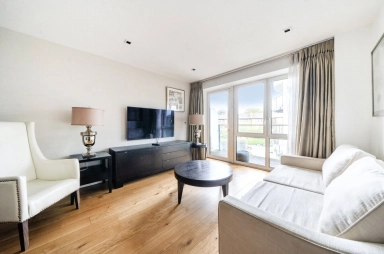 Kew Bridge Road, Brentford - TW8 view 5
