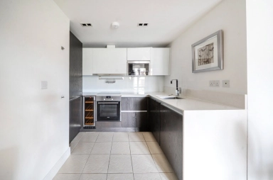 Kew Bridge Road, Brentford - TW8 view 7