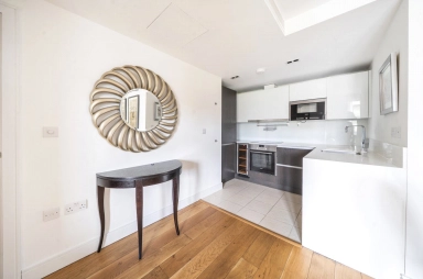 Kew Bridge Road, Brentford - TW8 view 8