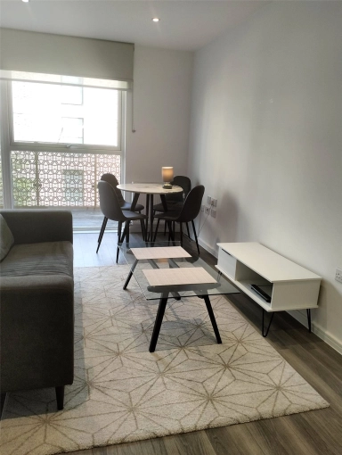 Selbourne Avenue, Hounslow - TW3 view 1