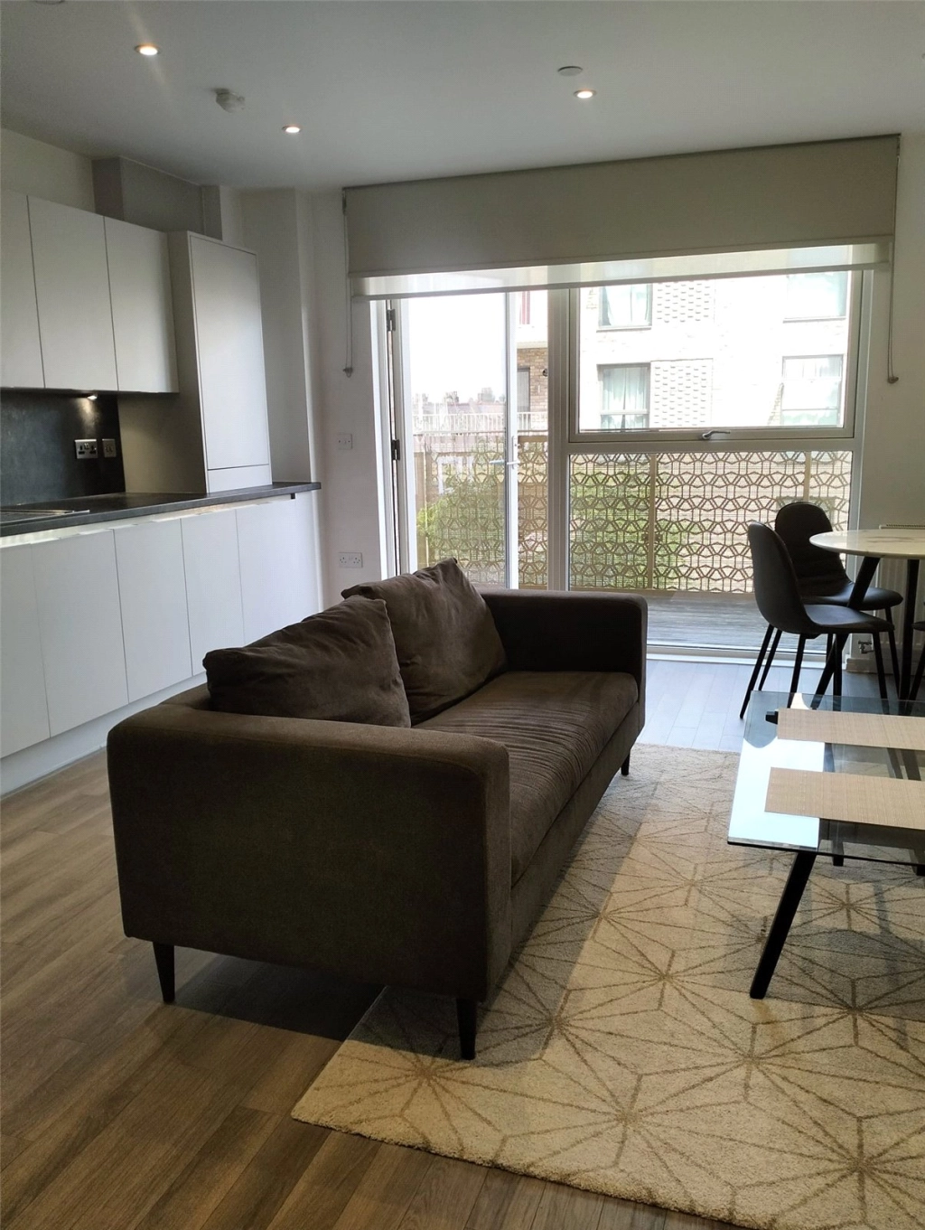 1 bedroom apartments/flats for sale in Selbourne Avenue, Hounslow - TW3 view 2