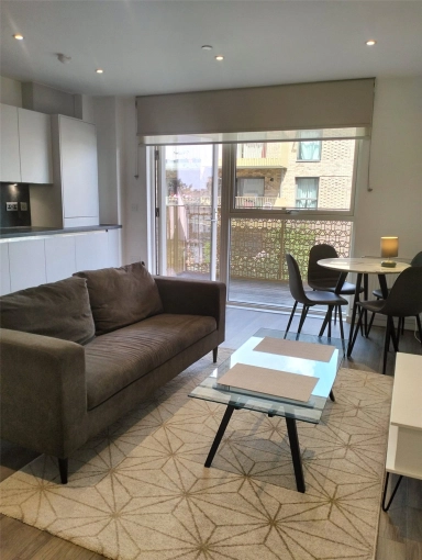Selbourne Avenue, Hounslow - TW3 view 3