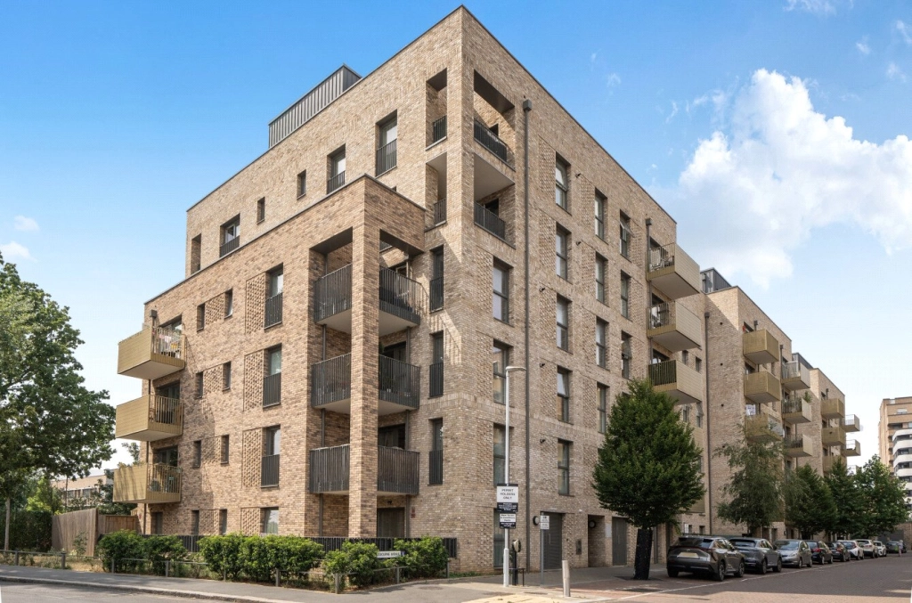1 bedroom apartments/flats for sale in Selbourne Avenue, Hounslow - TW3 view 15