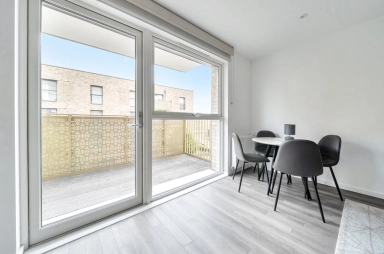 Selbourne Avenue, Hounslow - TW3 view 1