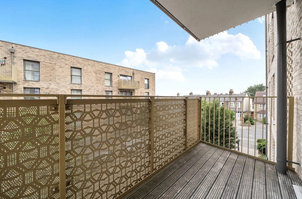 1 bedroom apartments/flats for sale in Selbourne Avenue, Hounslow - TW3 view 14