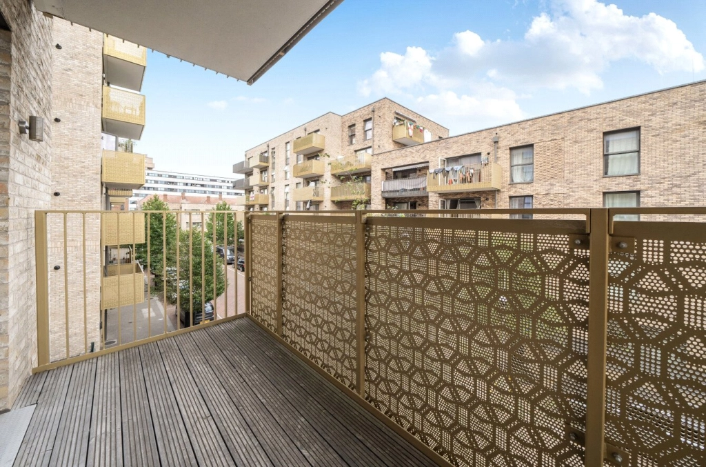 1 bedroom apartments/flats for sale in Selbourne Avenue, Hounslow - TW3 view 12