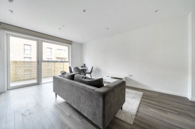 Selbourne Avenue, Hounslow - TW3 view 2