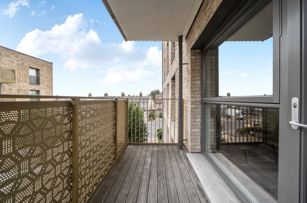 1 bedroom apartments/flats for sale in Selbourne Avenue, Hounslow - TW3 view 13