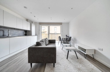 Selbourne Avenue, Hounslow - TW3 view 6