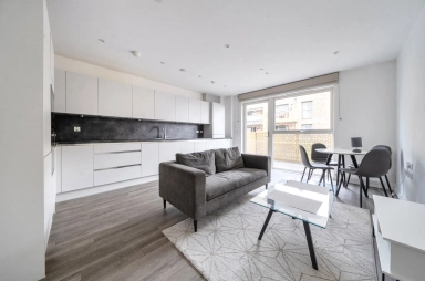 Selbourne Avenue, Hounslow - TW3 view 7