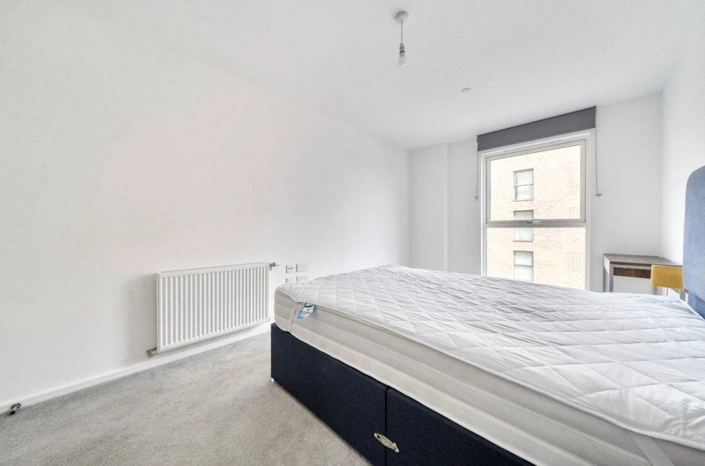 1 bedroom apartments/flats for sale in Selbourne Avenue, Hounslow - TW3 view 10