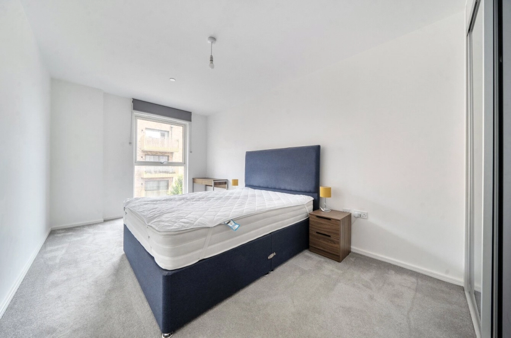 1 bedroom apartments/flats for sale in Selbourne Avenue, Hounslow - TW3 view 11