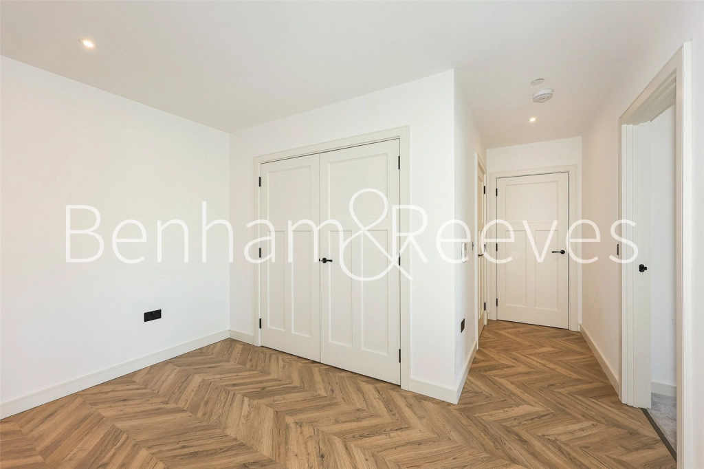 1 bedroom apartments/flats for sale in Heritage Walk, Kingston upon Thames - KT1 view 7