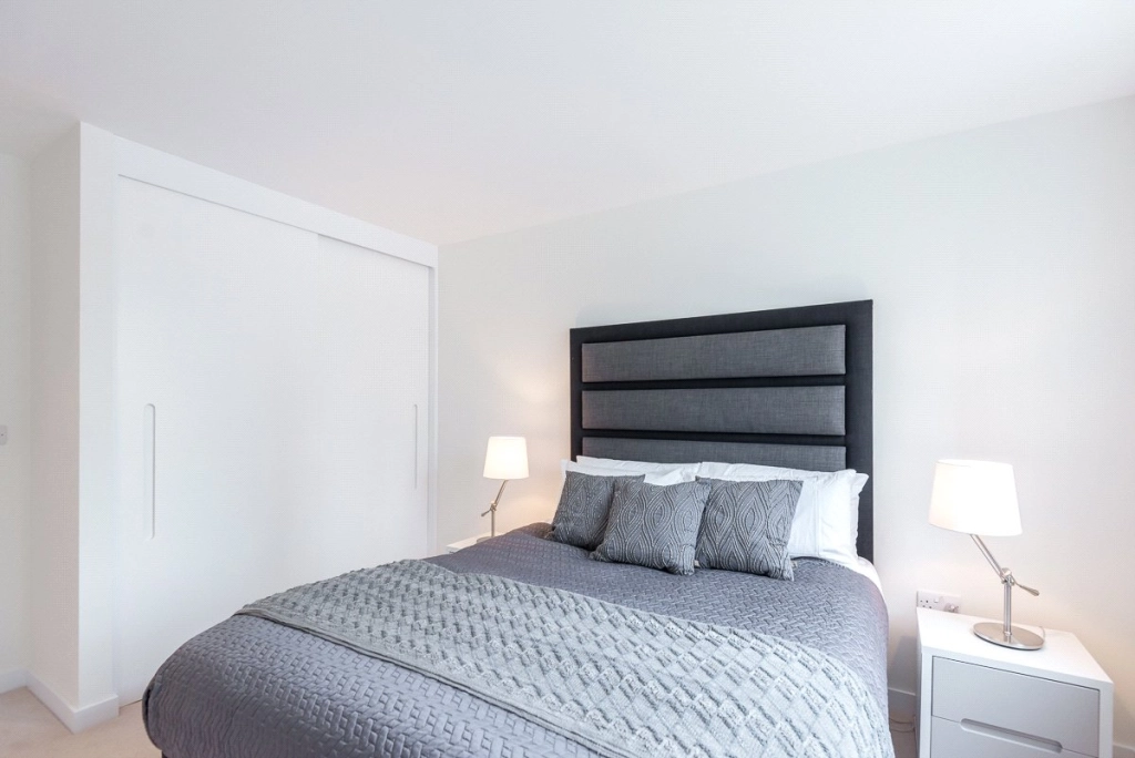1 bedroom apartments/flats for sale in Pump House Crescent, Brentford - TW8 view 5