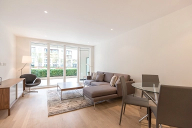 Pump House Crescent, Brentford - TW8 view 1
