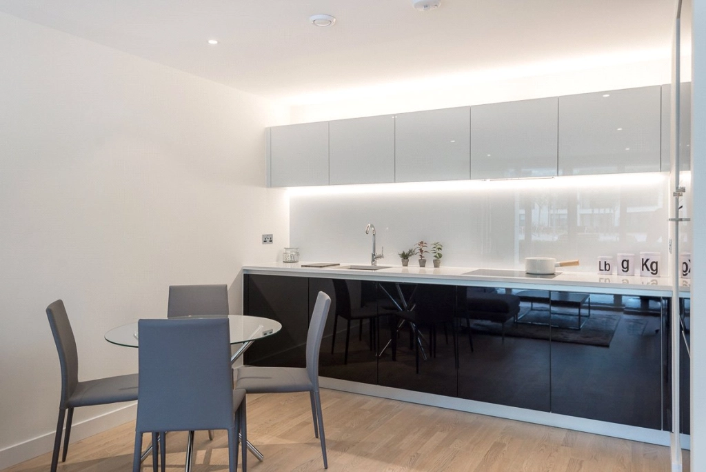 1 bedroom apartments/flats for sale in Pump House Crescent, Brentford - TW8 view 4