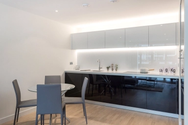 Pump House Crescent, Brentford - TW8 view 4
