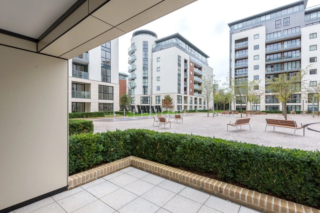1 bedroom apartments/flats for sale in Pump House Crescent, Brentford - TW8 view 8