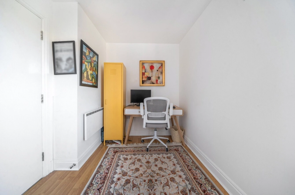 2 bedrooms apartments/flats for sale in Temeraire Place, Brentford - TW8 view 13