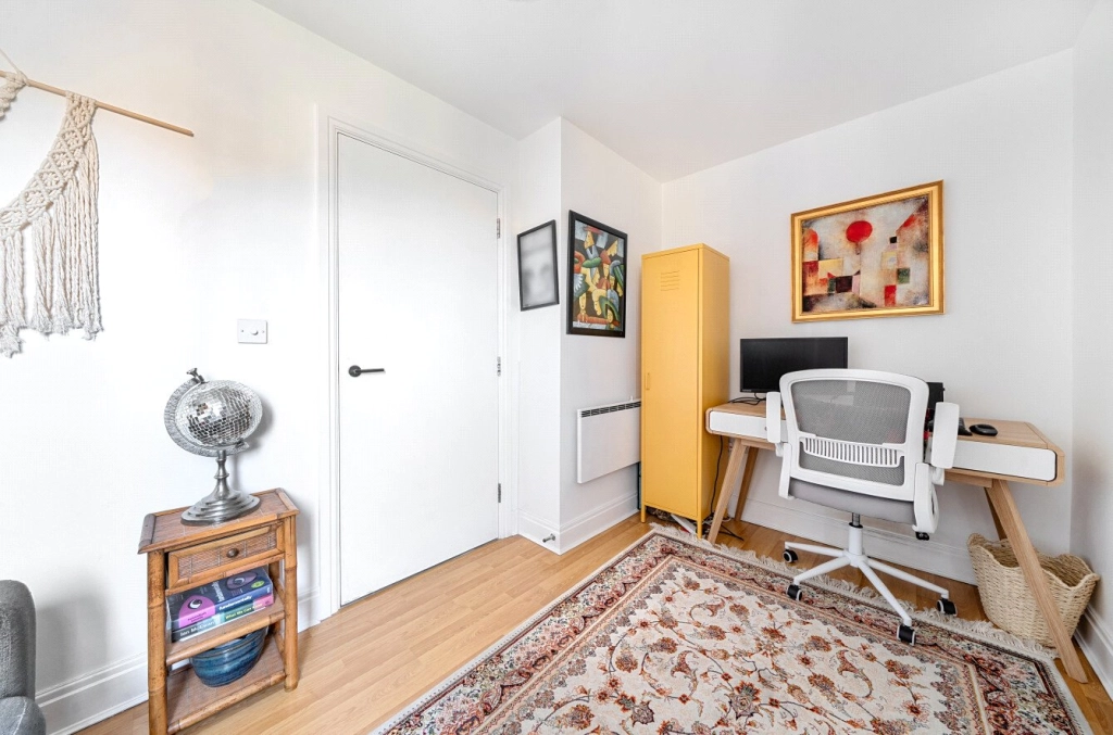 2 bedrooms apartments/flats for sale in Temeraire Place, Brentford - TW8 view 14