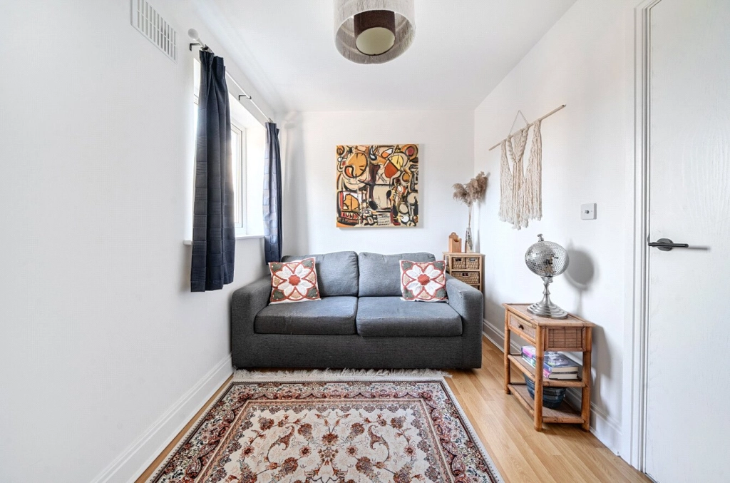 2 bedrooms apartments/flats for sale in Temeraire Place, Brentford - TW8 view 11