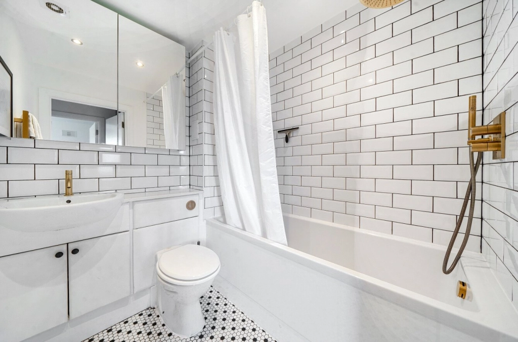 2 bedrooms apartments/flats for sale in Temeraire Place, Brentford - TW8 view 15
