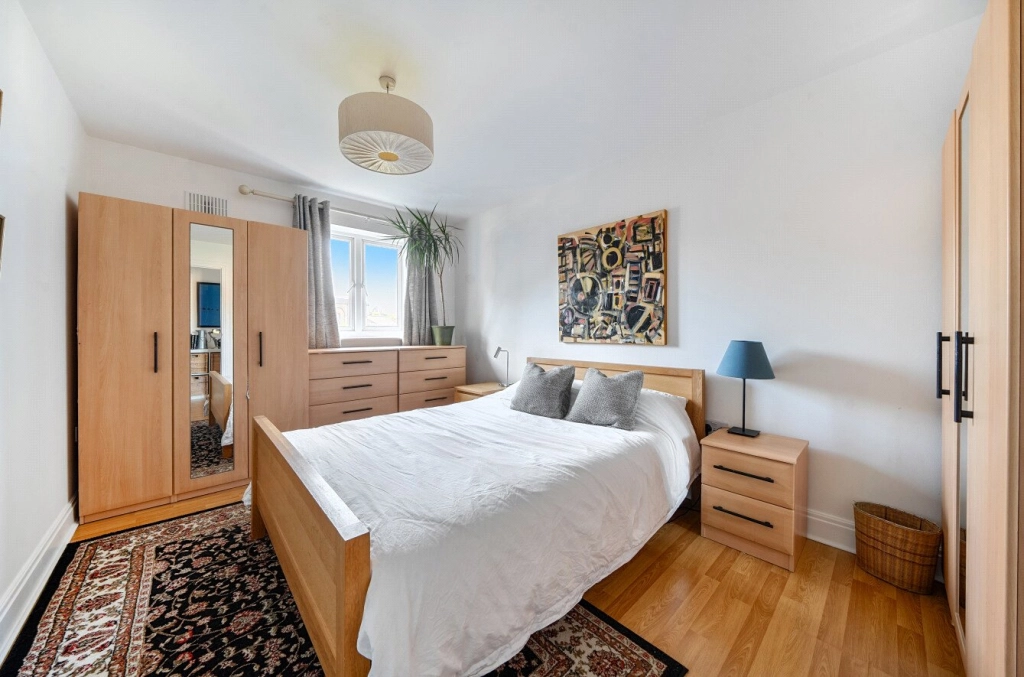 2 bedrooms apartments/flats for sale in Temeraire Place, Brentford - TW8 view 9