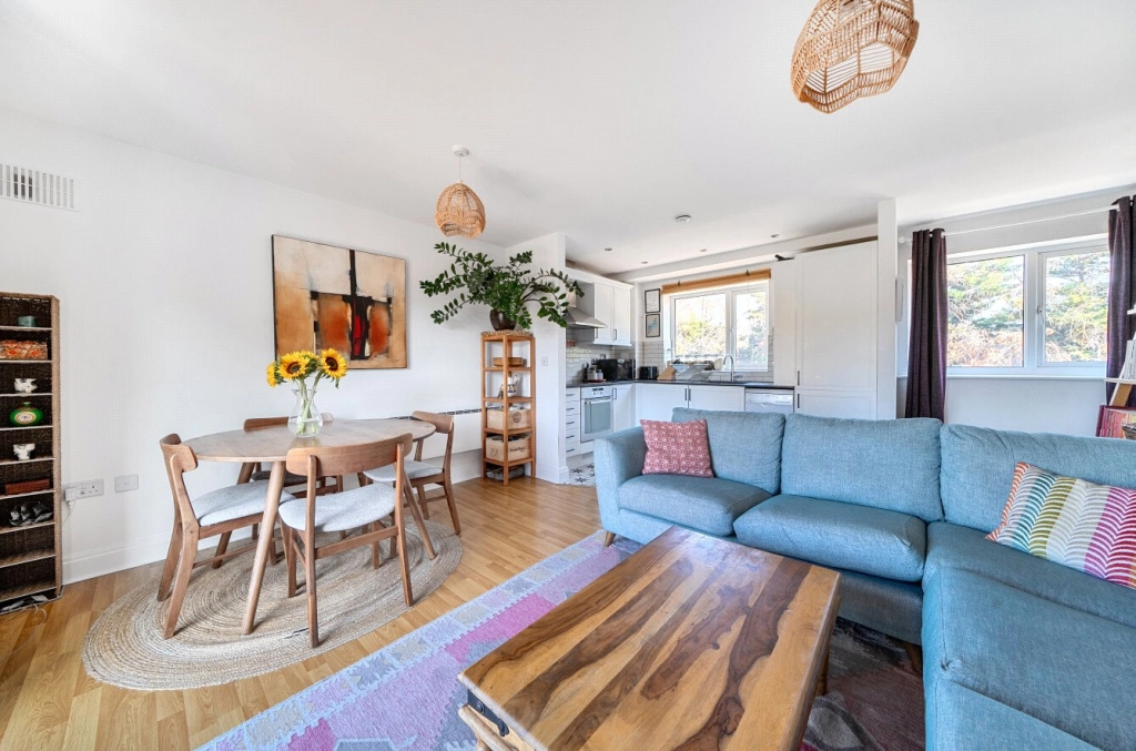 2 bedrooms apartments/flats for sale in Temeraire Place, Brentford - TW8 view 2