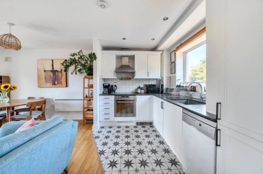 Temeraire Place, Brentford - TW8 view 4
