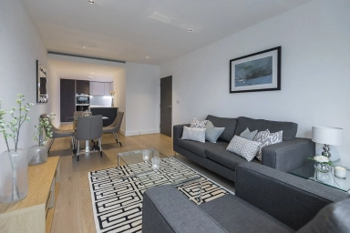 Kew Bridge Road, Brentford - TW8 view 5