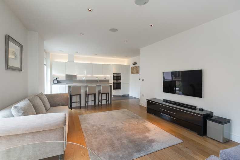 2 bedrooms apartments/flats to sale in Dickens Yard, Ealing-image 3
