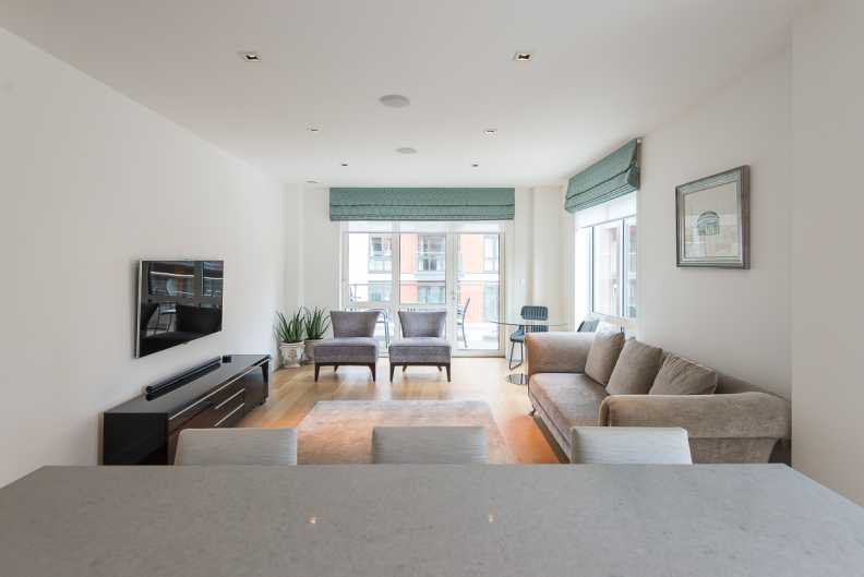 2 bedrooms apartments/flats to sale in Dickens Yard, Ealing-image 11