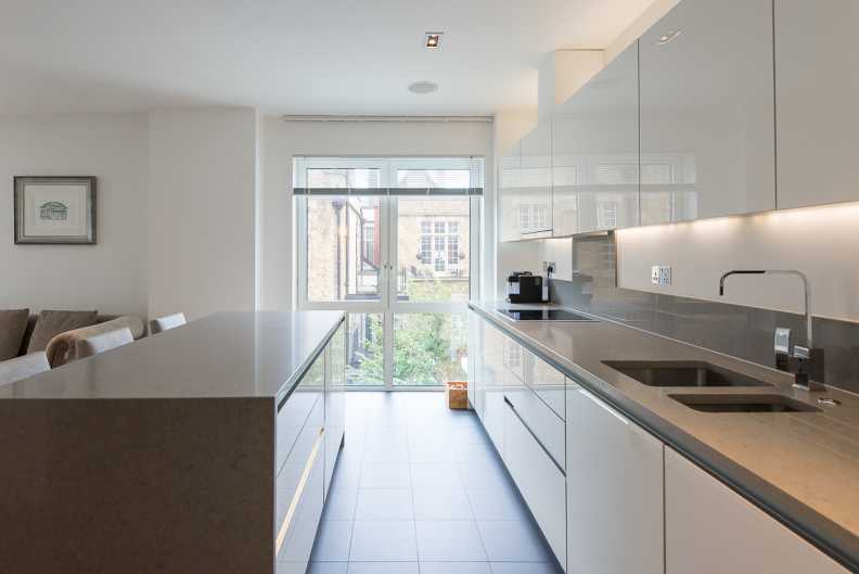 2 bedrooms apartments/flats to sale in Dickens Yard, Ealing-image 12