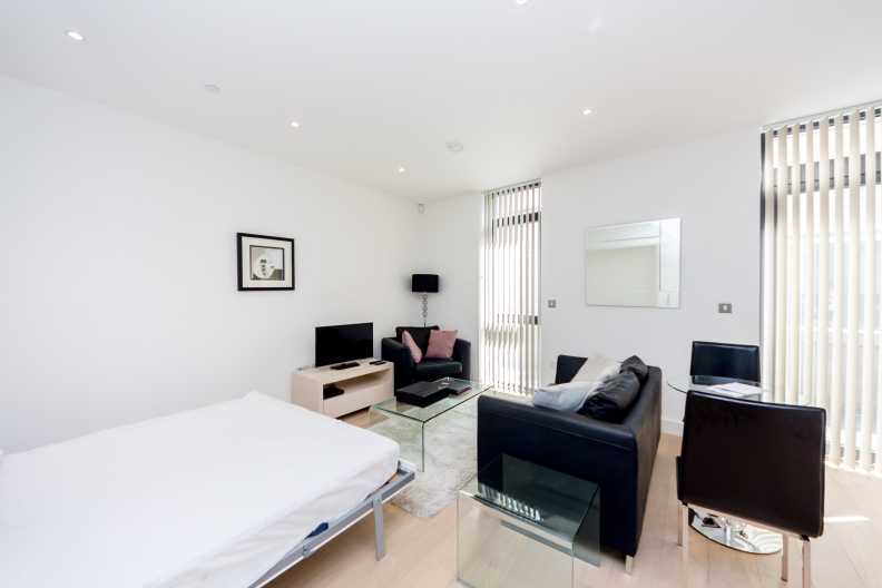 Studio apartments/flats to sale in Commercial Street, Spitalfields, London-image 2